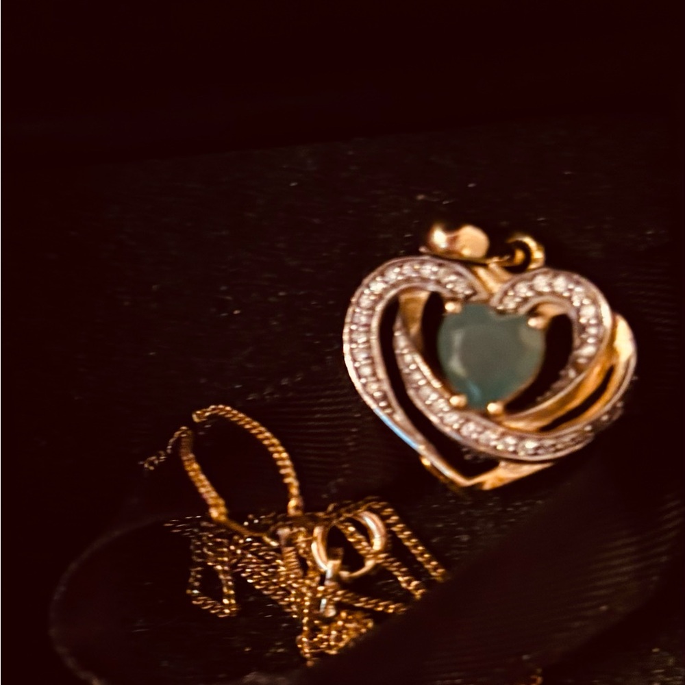 🎄GLENCARA- Gold Diamond
Emerald Celtic heart necklace🎄Lovely Gift! - Picture 10 of 11